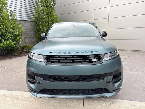 Giola Green Metallic 2024 Land Rover Range Rover Sport SE
