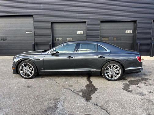 2022 Bentley Flying Spur V8