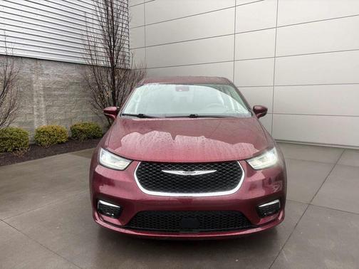 2022 Chrysler Pacifica Hybrid Touring L