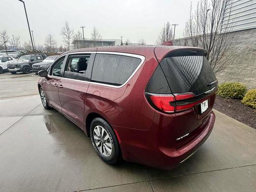 2022 Chrysler Pacifica Hybrid Touring L