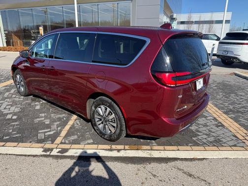 2022 Chrysler Pacifica Hybrid Touring L