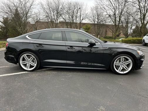 Mythos Black Metallic 2019 Audi A5 45 Premium