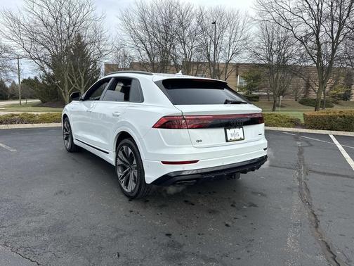 Glacier White Metallic 2026 Audi Q8 55 Premium Plus