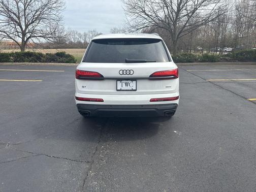 Carrara White 2025 Audi Q7 45 Premium