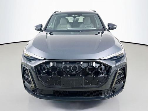 Tambora Gray Metallic 2026 Audi Q5 Premium Plus TFSI quattro S tronic