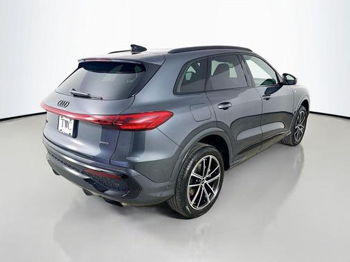 Tambora Gray Metallic 2026 Audi Q5 Premium Plus TFSI quattro S tronic