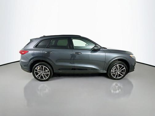 Tambora Gray Metallic 2026 Audi Q5 Premium Plus TFSI quattro S tronic