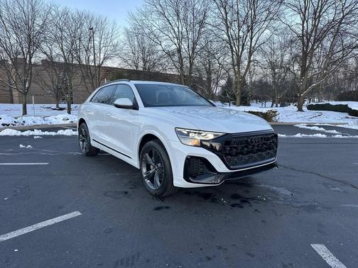 Glacier White Metallic 2026 Audi Q8 55 Premium