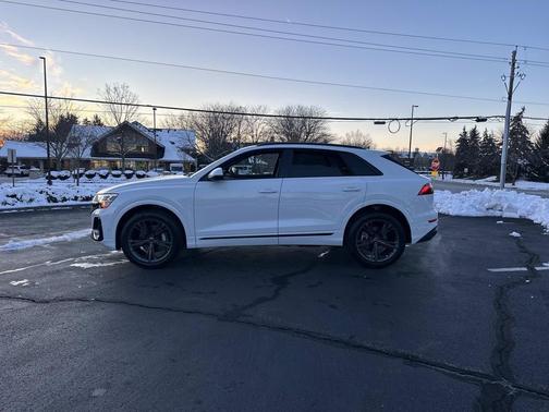 Glacier White Metallic 2026 Audi Q8 55 Premium