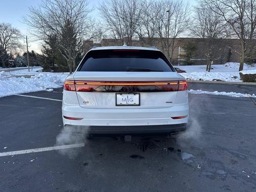 Glacier White Metallic 2026 Audi Q8 55 Premium