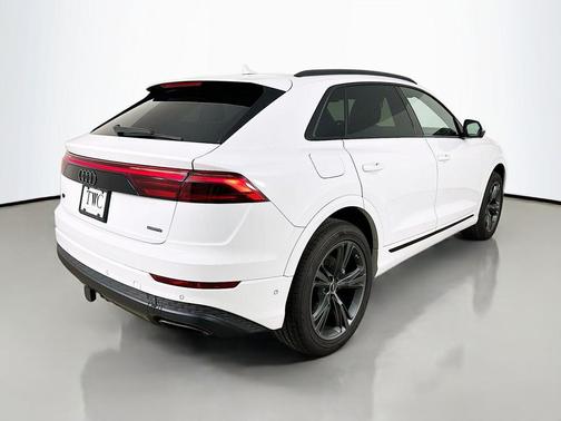 Glacier White Metallic 2026 Audi Q8 55 Premium