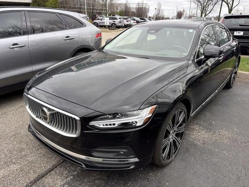 Onyx Black Metallic 2023 Volvo S90 B6 Ultimate