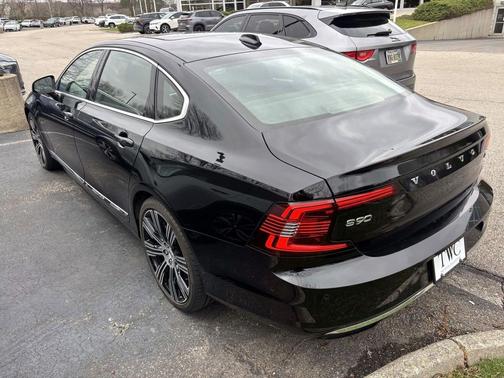 Onyx Black Metallic 2023 Volvo S90 B6 Ultimate
