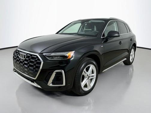 Mythos Black Metallic 2024 Audi Q5 e 55 S line Premium Plus