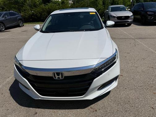 Platinum White Pearl 2018 Honda Accord Touring