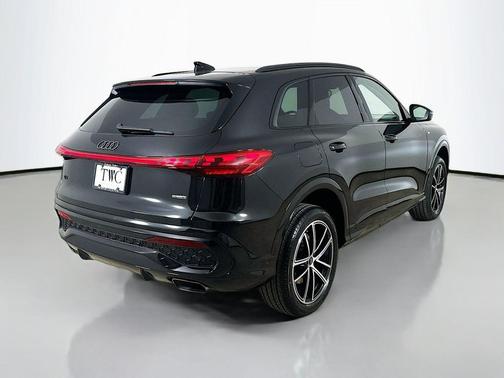 Mythos Black Metallic 2026 Audi Q5 Premium Plus TFSI quattro S tronic