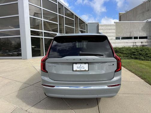 Vapour Grey Metallic 2026 Volvo XC90 Plus, B6 AWD Gas (mild hybrid), Gasoline, Bright, 7 Seats
