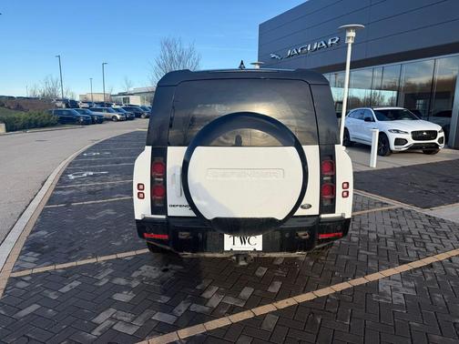 2023 Land Rover Defender 130 X-Dynamic SE