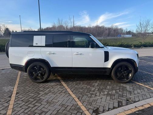 2023 Land Rover Defender 130 X-Dynamic SE