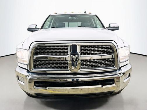 Bright White Clearcoat 2018 RAM 2500 Laramie Crew Cab 4x4 6'4' Box