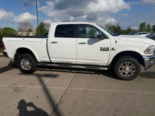 Bright White Clearcoat 2018 RAM 2500 Laramie Crew Cab 4x4 6'4' Box