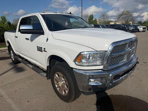 Bright White Clearcoat 2018 RAM 2500 Laramie Crew Cab 4x4 6'4' Box
