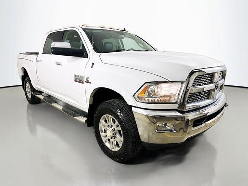 Bright White Clearcoat 2018 RAM 2500 Laramie Crew Cab 4x4 6'4' Box