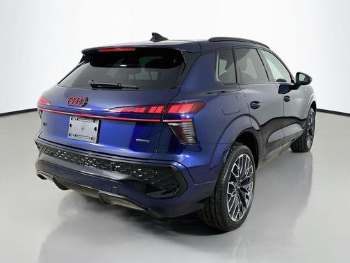 Navarra Blue Metallic 2026 Audi Q3 TFSI quattro S tronic