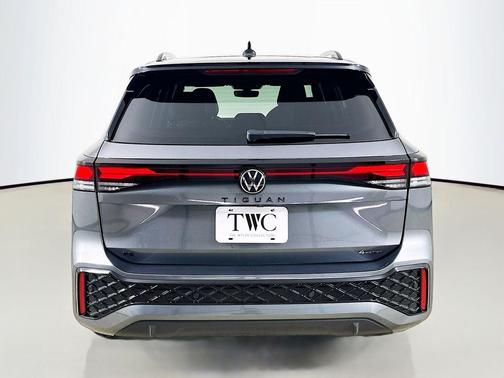 Platinum Gray Metallic 2025 Volkswagen Tiguan 2.0T SE R-Line Black 4MOTION