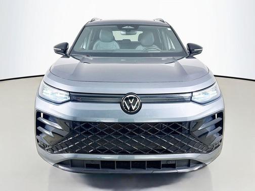Platinum Gray Metallic 2025 Volkswagen Tiguan 2.0T SE R-Line Black 4MOTION