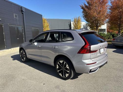 Aurora Silver 2026 Volvo XC60 B5 Plus
