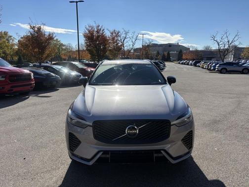 Aurora Silver 2026 Volvo XC60 B5 Plus