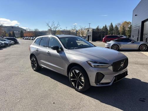 Aurora Silver 2026 Volvo XC60 B5 Plus