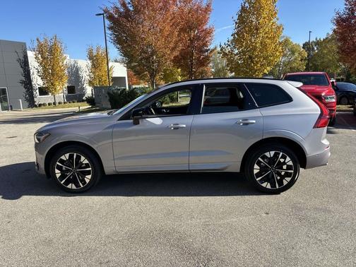 Aurora Silver 2026 Volvo XC60 B5 Plus