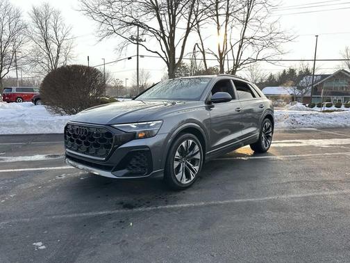 Daytona Gray Pearl Effect 2026 Audi Q8 55 Premium Plus