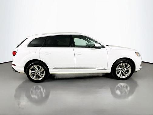 Carrara White 2023 Audi Q7 55 Premium Plus