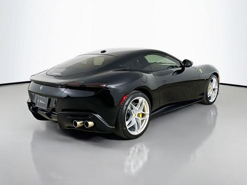Nero 2022 Ferrari Roma Base