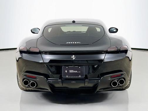 Nero 2022 Ferrari Roma Base