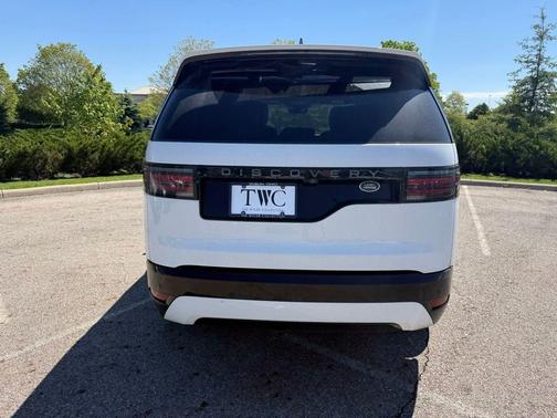 Fuji White 2025 Land Rover Discovery P360 Dynamic SE