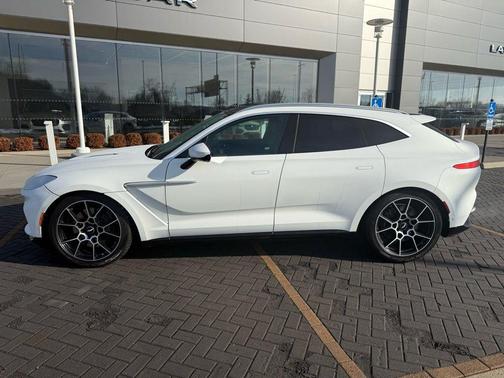 2021 Aston Martin DBX Base