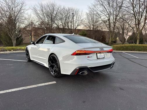 Glacier White Metallic 2025 Audi RS 7 4.0T Performance