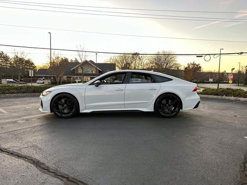 Glacier White Metallic 2025 Audi RS 7 4.0T Performance