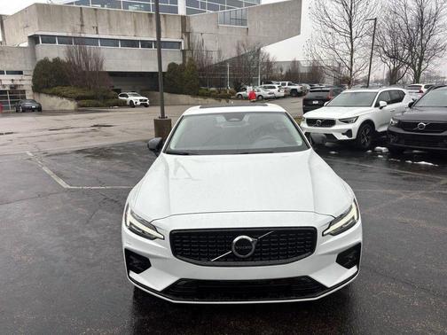 2025 Volvo S60 B5 Core