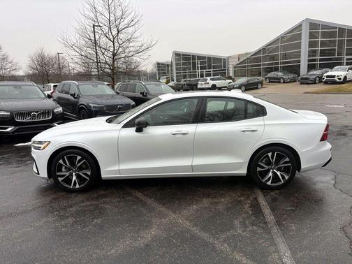 2025 Volvo S60 B5 Core