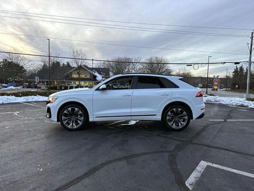 2025 Audi Q8 55 Premium