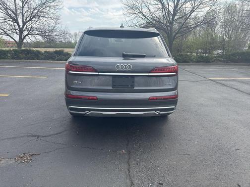 2023 Audi Q7 45 Premium