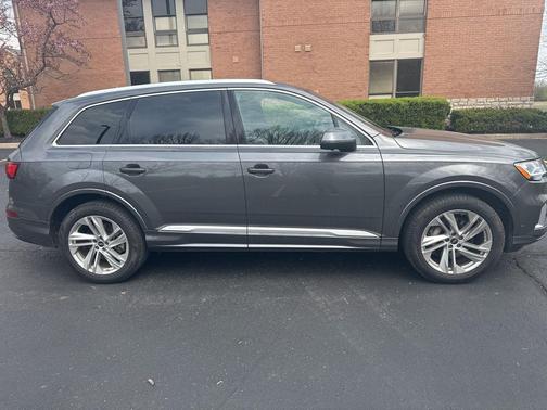 2023 Audi Q7 45 Premium