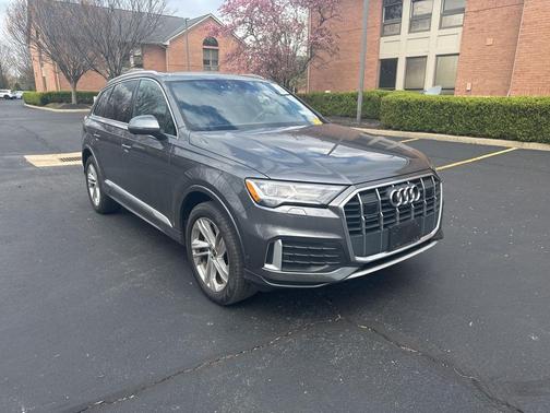 2023 Audi Q7 45 Premium