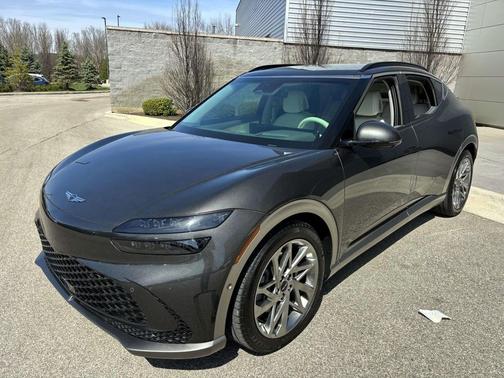 Makalu Gray 2024 Genesis GV60 Advanced AWD