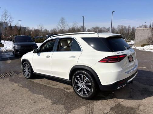 MANUFAKTUR Moonlight White Metallic 2024 Mercedes-Benz GLE 450 4MATIC